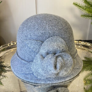 NINE WEST Gray 100% Wool Women’s Cloche Round Hat With Flower PreOwned EUC